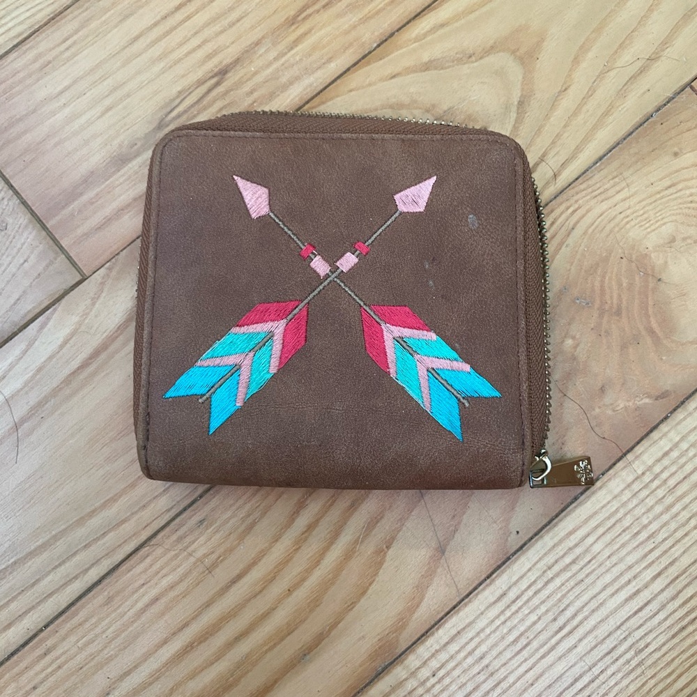 Catchfly Wallet with Arrow Design